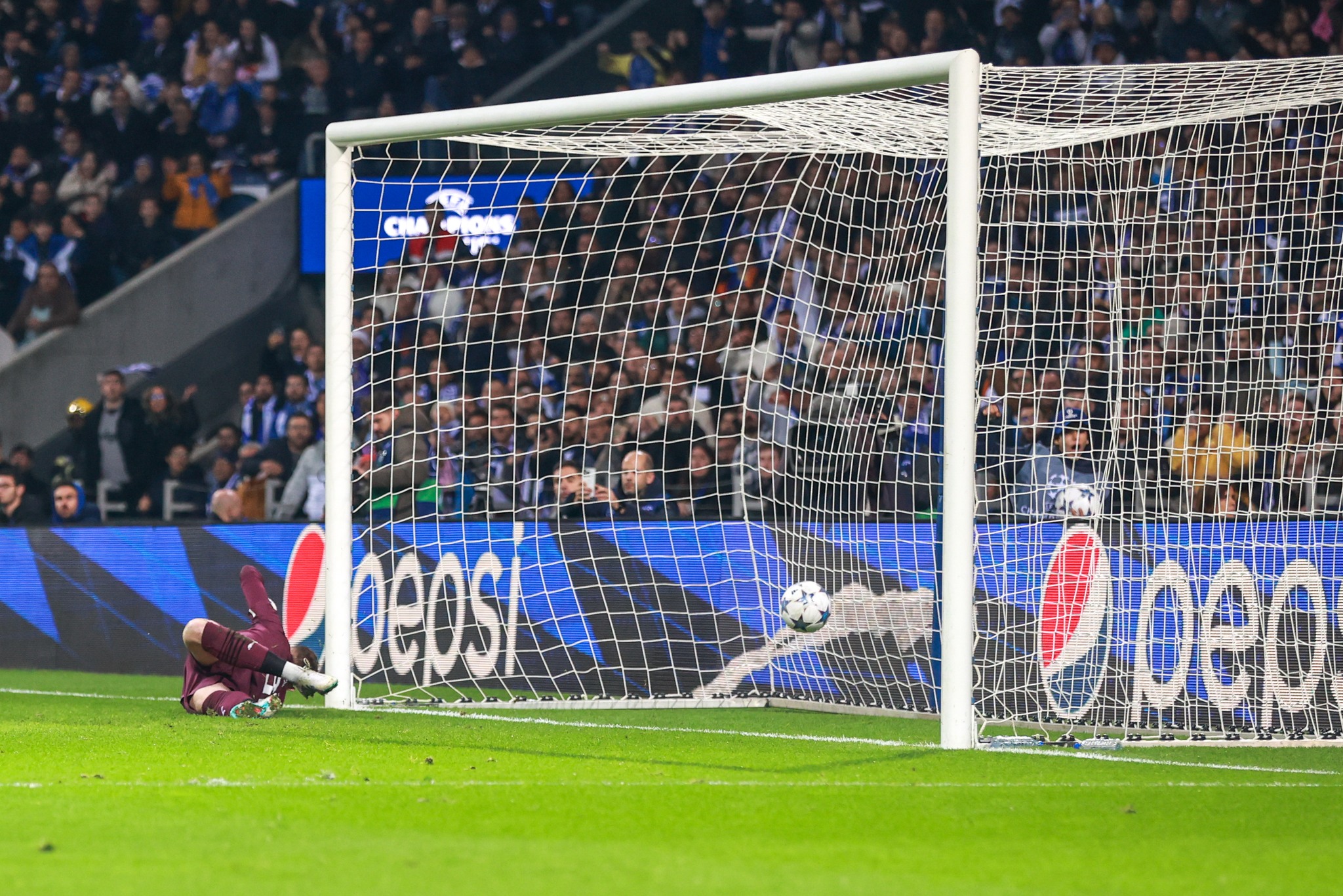 FC Porto vende redes das balizas do jogo com o Shakhtar: valores